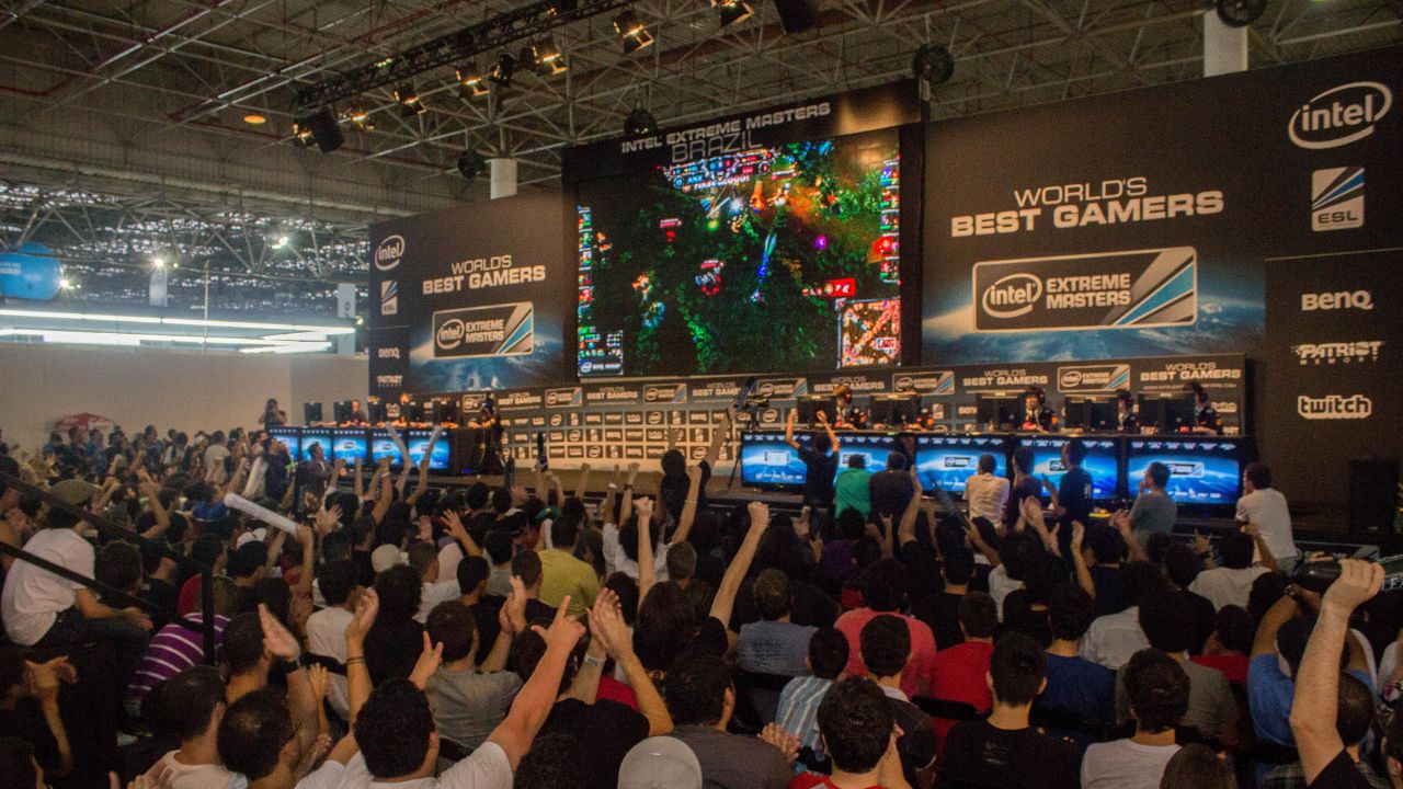10 Ways Players Are Making Money in Esports Beyond Competing