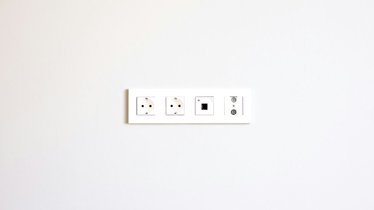 8 Devices You Should Avoid Plugging Into GFCI Outlets