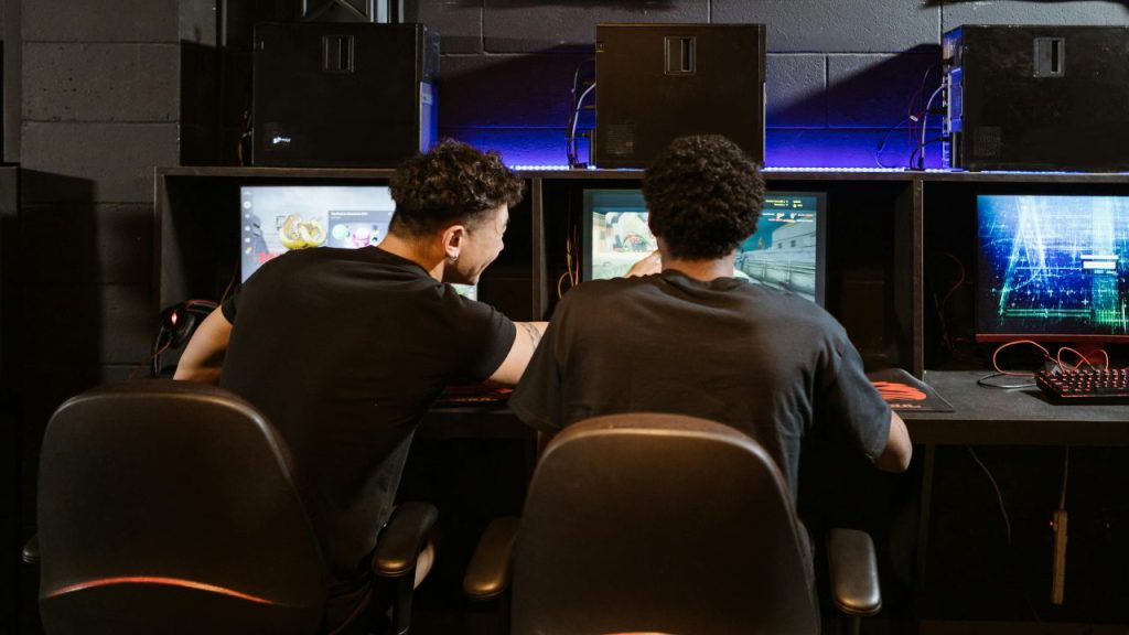 8 Games That Let Console and PC Players Compete Together