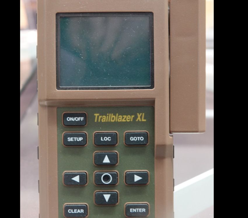 The First GPS Units for Cars