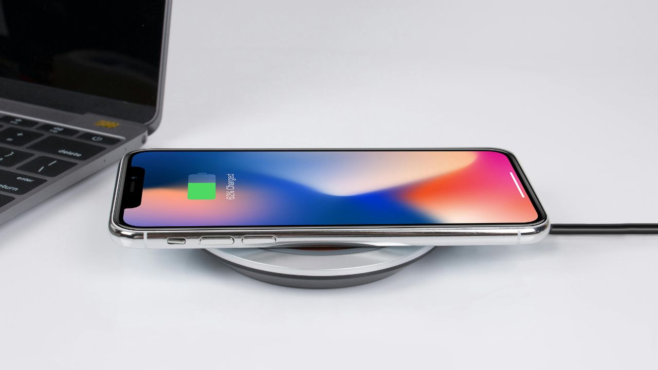 What the Green Dot on Your Phone Means and When It Matters